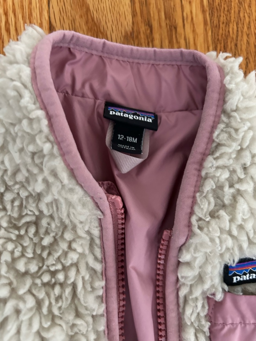 Patagonia Cream Sherpa Jacket with Mauve Trim - Picture 3 of 5